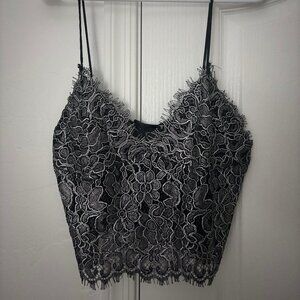 EMBROIDERED CROPPED TOP